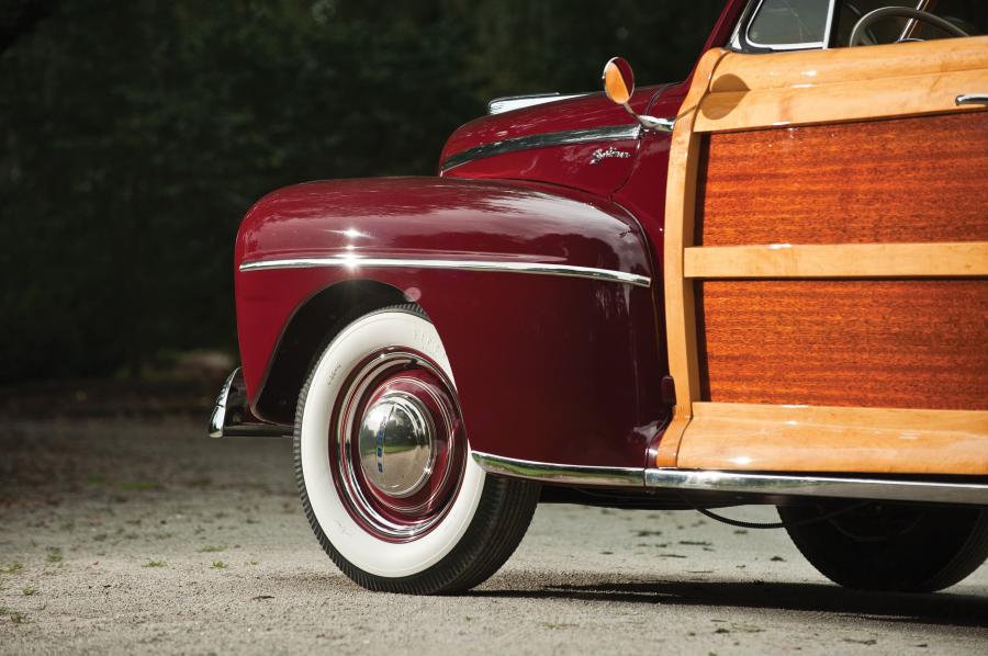 Ford DeLuxe Sportsman 1947 года  (фото 18 из 25)